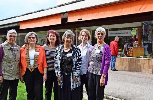 Das ehrenamtliche Team der DRK-Kleiderstube in Stuttgart-Dürrlewang. Foto: Alexandra Kratz