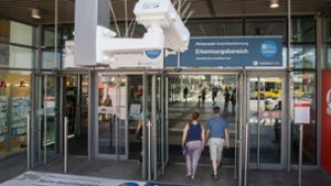 Mit Gesichtserkennung oder ohne? Noch haben die Passanten beim Modellversuch am Berliner Bahnhof Südkreuz die Wahl. Foto: dpa