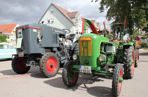 Statt Feuerwehrautos gab es historische Traktoren zu sehen Foto: Bernd Zeyer