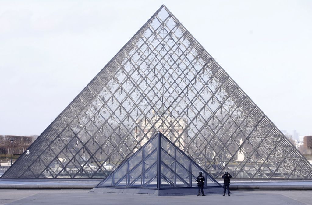 Das Gebiet um das Museum Louvre in Paris wurde weiträumig evakuiert. Das Museum selbst geschlossen.