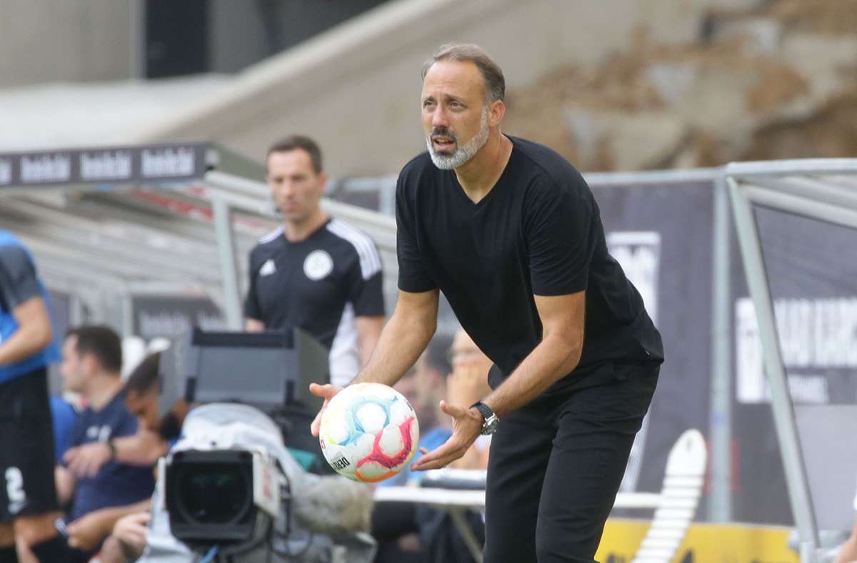 Der Trainer bringt den Ball ins Spiel – Pellegrino Matarazzo vom VfB Stuttgart fordert in München einen mutigen Auftritt.