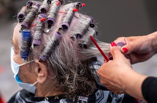 Der Umsatzeinbruch während der Corona-Pandemie hat die Friseurkette Klier in die Insolvenz gezwungen (Symbolfoto). Foto: dpa/Jens Büttner