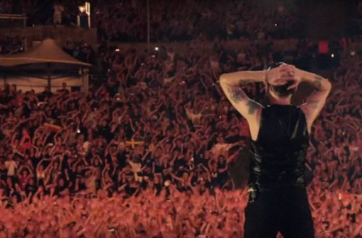 Dave Gahan, Frontsänger von Depeche Mode, im Juli 2018 auf der Berliner Waldbühne vor dem frenetisch feiernden Publikum. Foto: imago images/Everett Collection