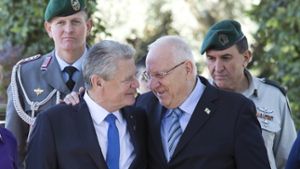 Der israelische Präsident Reuven Rivlin (rechts) und Bundespräsident Joachim Gauck. Foto: dpa