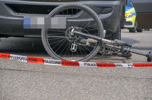 Ein 20-Jähriger soll nach einem Streit im Straßenverkehr einen 39-jährigen Radfahrer mit einem Messer schwer verletzt haben. Foto: SDMG