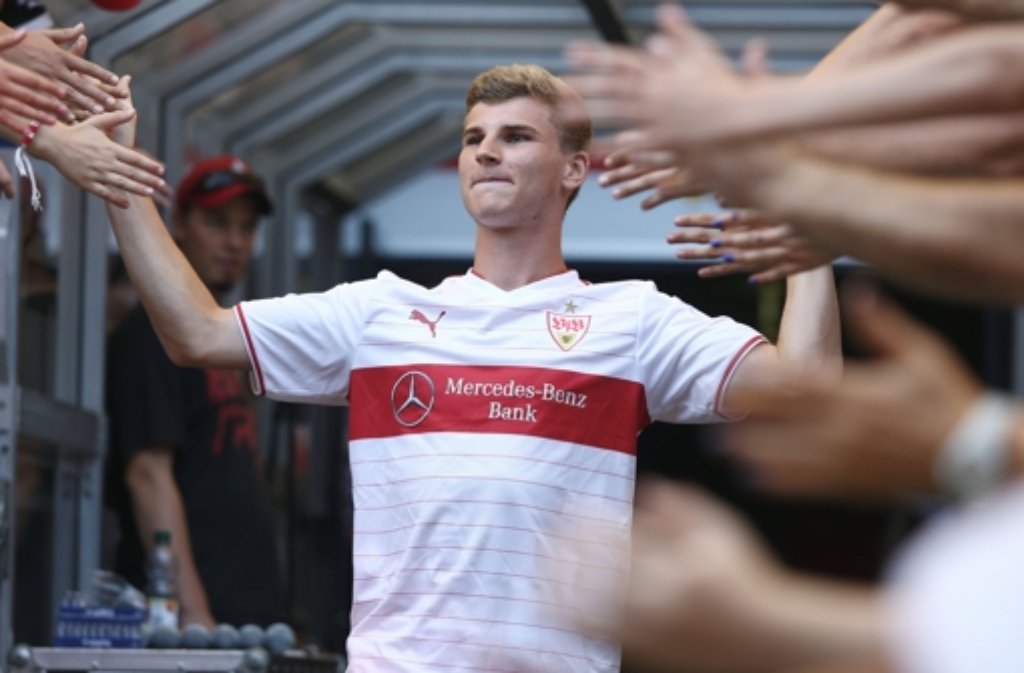 Timo Werner beim Saison-Opening: Torjäger Vedad Ibisevic hält große Stücke auf seinen erst 17-jährigen Teamkollegen beim VfB Stuttgart.
