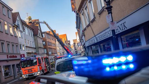 Feuerwehr und Rettungskräfte waren am Sonntag mit einem großem Aufgebot in der Küferstraße im Einsatz. Foto: 7aktuell.de/Simon Adomat