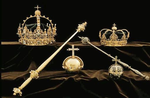 Die Krone und das Zepter des 1611 gestorbenen Königs Karl IX sowie die Krone der 1625 gestorbenen Königin Christine von Holstein-Gottorf wurden bei deren Beerdigungen mitbeigesetzt. Sie wurden aus der Kathedrale in Strängnäs gestohlen. Foto: Polisen