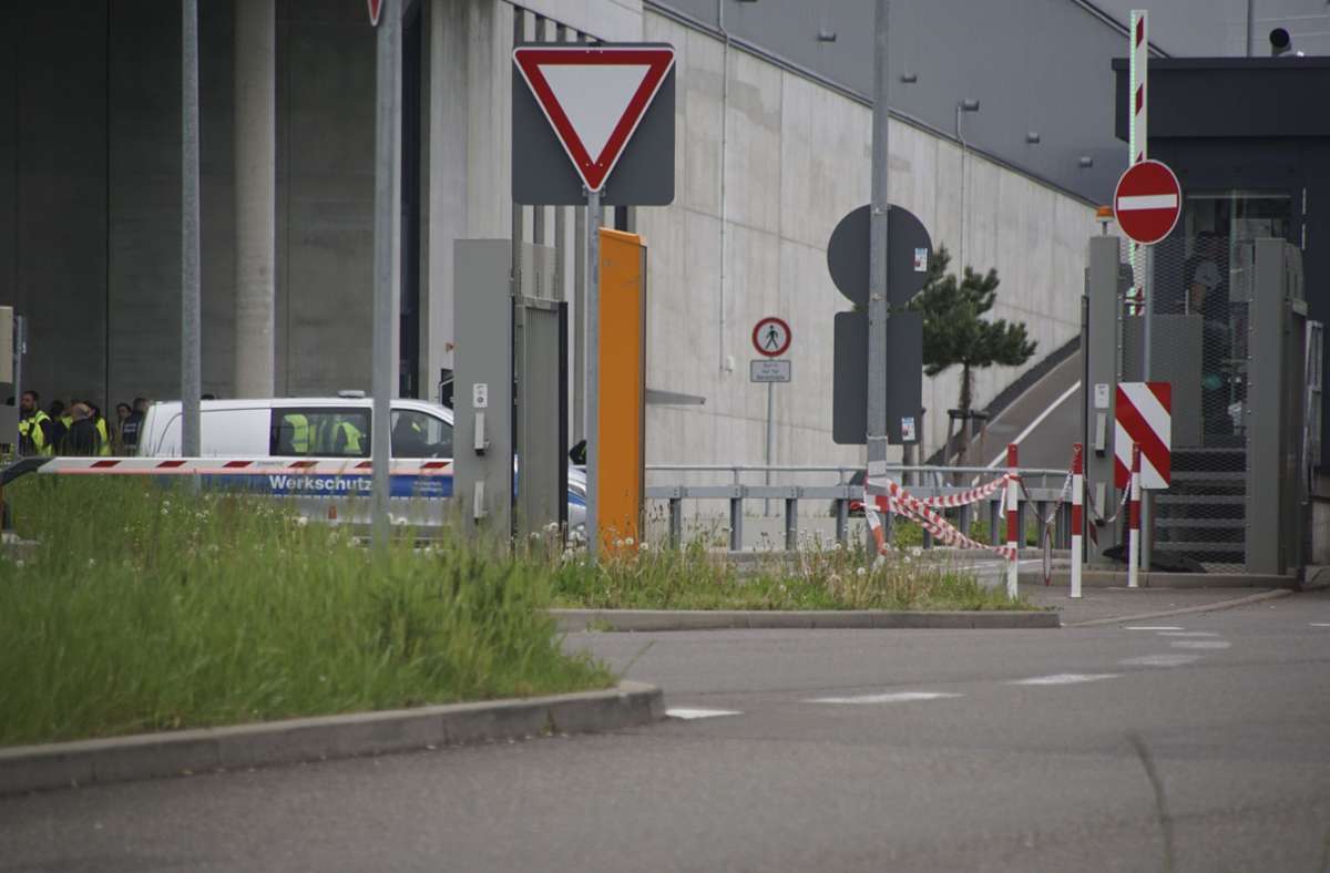 Großer Polizeieinsatz auf dem Mercedes-Werksgelände in Sindelfingen