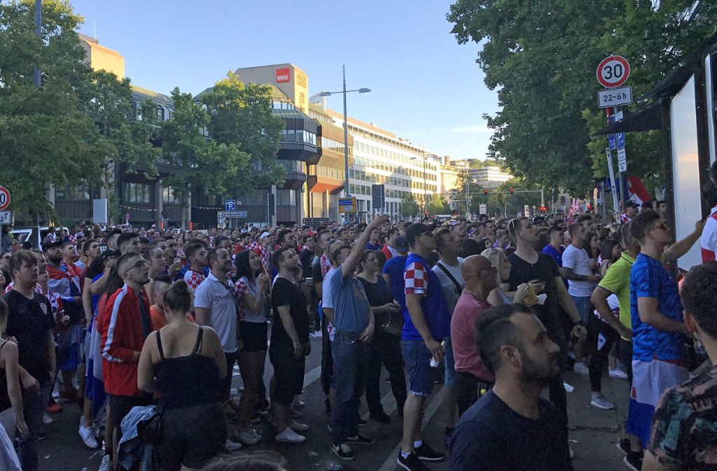 Die kroatischen Fans fieberten auf der Theodor-Heuss-Straße mit ihrer Mannschaft.