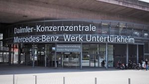Im Daimler-Stammwerk in Stuttgart-Untertürkheim spitzt sich der Streit zwischen der Chefetage und der Arbeitnehmerseite zu. Foto: imago stock&people
