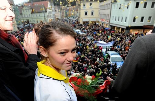 Skispringerin Carina Vogt wird in Schwäbisch Gmünd für ihren Olympiasieg gefeiert. Foto: dpa