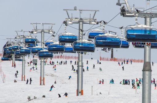 Gute Nachrichten für Skifahrer im Südwesten: Skifahren soll laut Liftbetreiber rund um den Feldberg bis zum Ende der Osterferien möglich sein. Foto: dpa