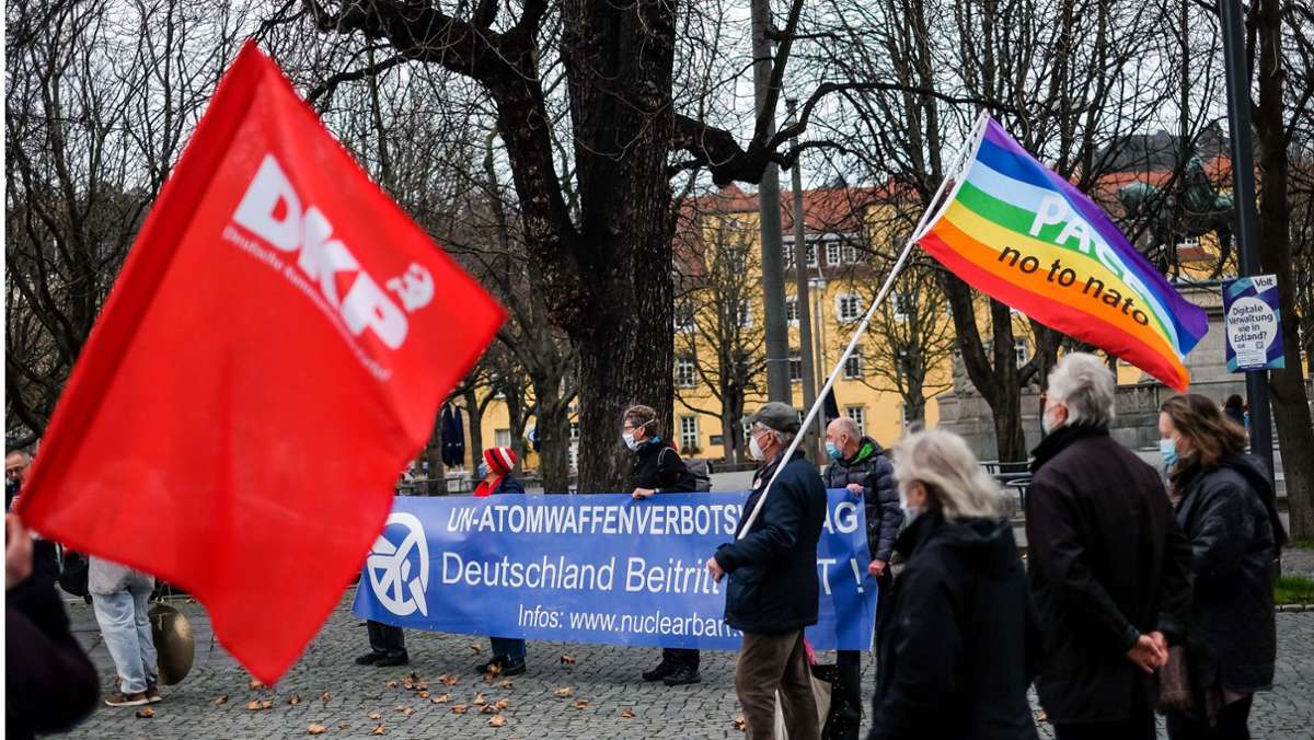 Protest in der Stuttgarter City: Friedensaktion gegen Atomwaffen