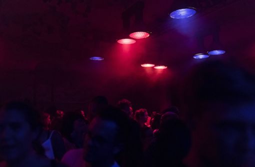 Auf einer sexpositiven Party kann es schon mal heiß hergehen – muss es aber nicht! Foto: imago images/POP-EYE/Ben Kriemann