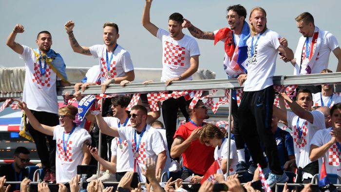 Fans feiern ihre Fußball-Nationalhelden in Zagreb