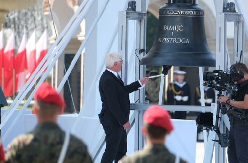 Steinmeier läutet die Glocke der Erinnerung Foto: Getty Images