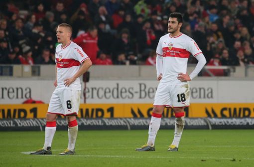 Enttäuschte Gesichter nach dem letzten Spiel gegen den SC Freiburg: Santiago Ascacibar (links) und Ozan Kabak. Foto: Pressefoto Baumann