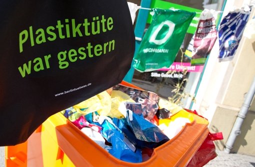 Die EU sagt den Plastiktüten den Kampf an. Foto: dpa
