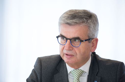 Volksbank-Chef Hans Zeisl: „Es wird im Augenblick sehr viel miteinander geredet.“ Foto: Lichtgut/Leif Piechowski