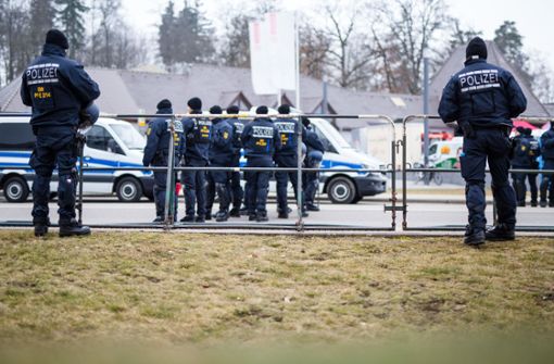 Unter hohen Sicherheitsvorkehrungen der Polizei hat in Heidenheim Landesparteitag der AfD-Baden-Württemberg stattgefunden. Foto: dpa