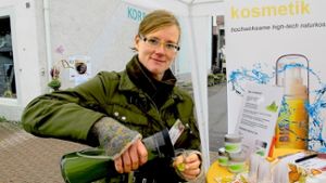 Gabriele Balchen von Frische Natur pur bietet Matcha-Tee an. Foto: Malte Klein
