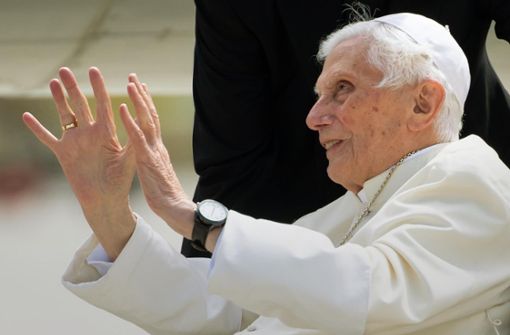 Hatte der  emeritierte Papst Kenntnis von den Umständen? (Archivbild) Foto: dpa/Sven Hoppe