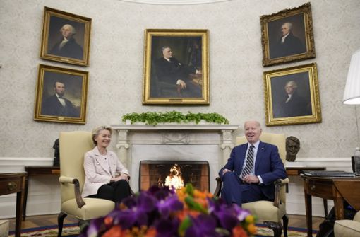 EU-Kommissionschefin Ursula von der Leyen und US-Präsident Joe Biden haben sich im Streit um die US-Subventionen zumindest ein bisschen geeinigt. Foto: dpa/Andrew Harnik
