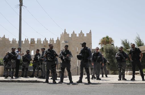 Israelische Sicherheitskräfte bewachen die Jerusalemer Altstadt. Foto: AFP