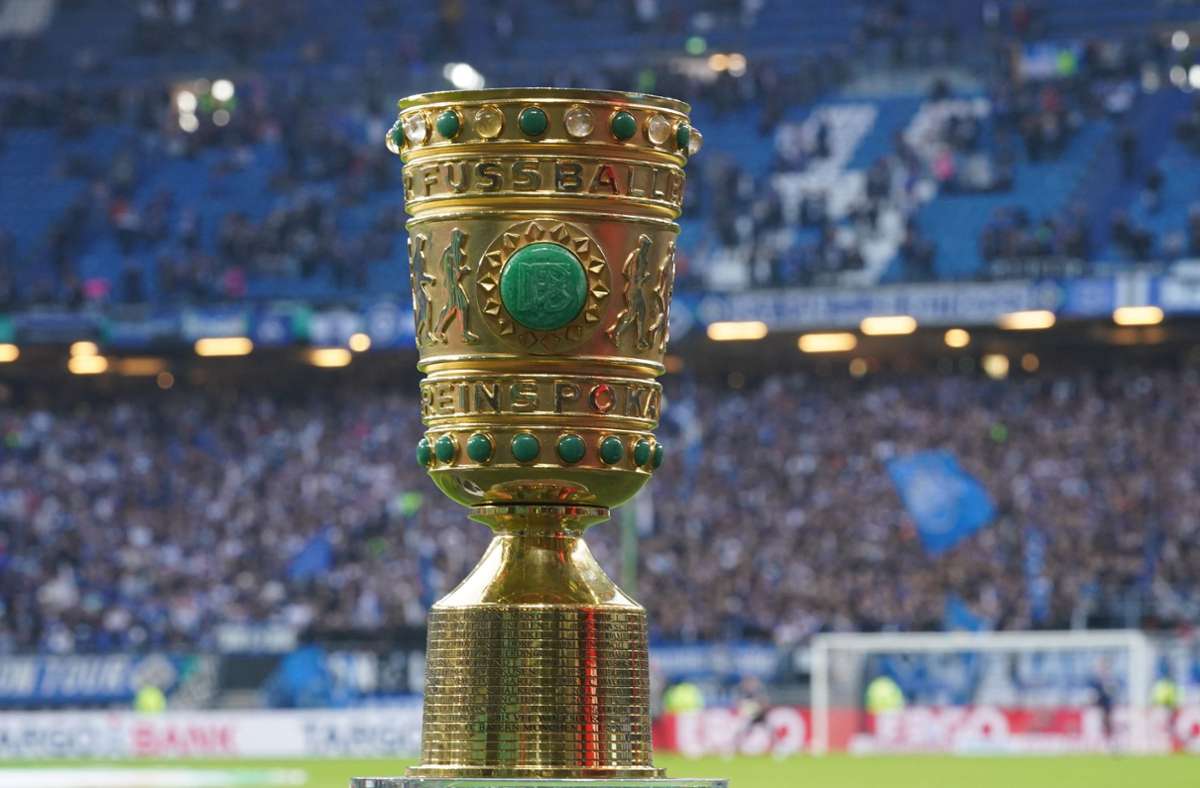 Wer stemmt am Ende der Saison den DFB-Pokal in die Höhe? Foto: dpa/Marcus Brandt