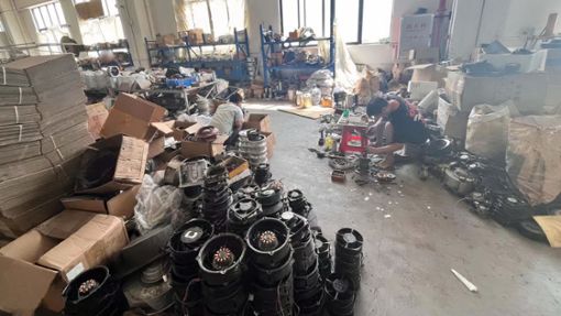 Blick in die Fälscherwerkstatt in China, wo sich Ventilatoren stapeln. Foto: EBM-Papst