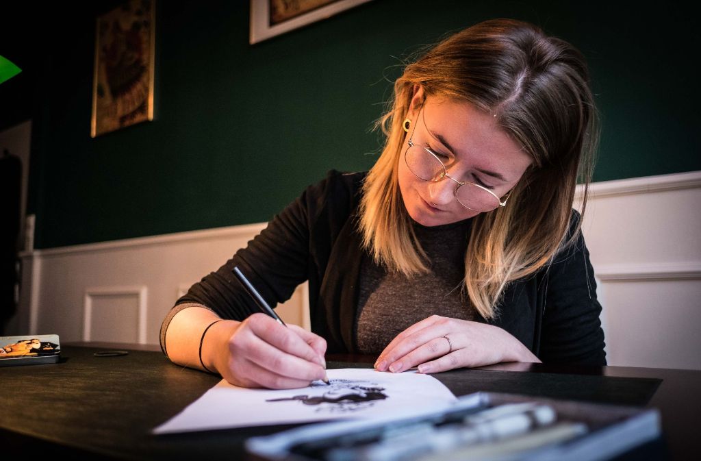 Sara Sireni ist eine der ersten Schülerinnen an der neuen Akademie für Tätowierkünste in Stuttgart. Foto: Lichtgut/Max Kovalenko