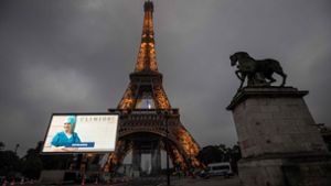 Paris würdigt Ärzte, Krankenschwestern und Lehrer