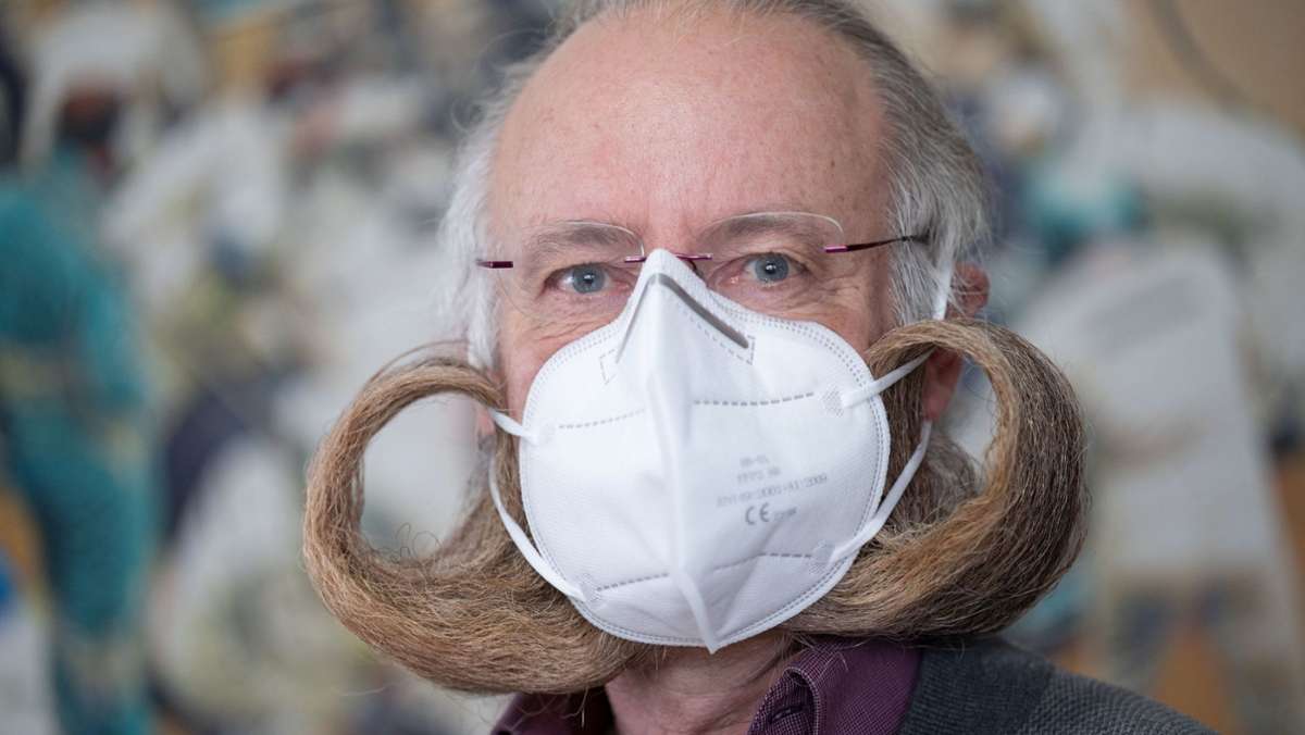 Jürgen Burkhardt aus Leinfelden-Echterdingen: Bart-Weltmeister hat mit der Schutzmaske keine Probleme