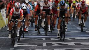 Die Tour de France 2019; die Organisatoren wollen trotz Coronavirus 2020 starten, allerdings später als geplant. Foto: AFP/JEFF PACHOUD