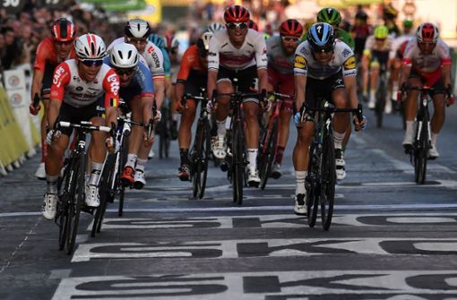 Die Tour de France 2019; die Organisatoren wollen trotz Coronavirus 2020 starten, allerdings später als geplant. Foto: AFP/JEFF PACHOUD