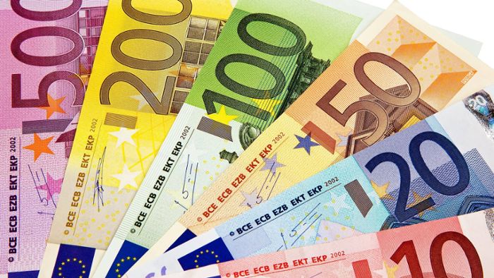 Teenager stiehlt Opa 4000 Euro - und gibt gleich alles aus