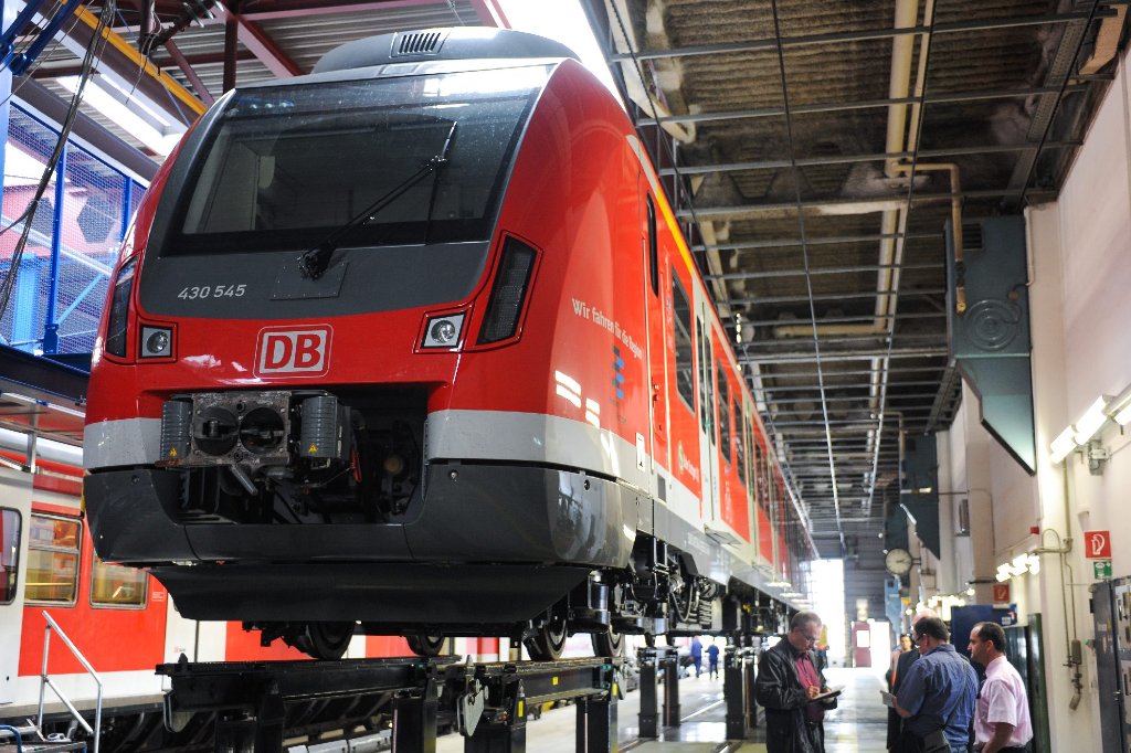 Für 30 Millionen Euro bringt die Bahn die insgesamt 60 Züge der Baureihe ET 423 auf den neuesten Stand. In unserer Fotostrecke zeigen wir die Modernisierung des ersten ET-423-Zuges. Klicken Sie sich durch.
