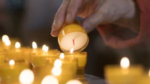 Zum Friedensgebet entzünden die Menschen oft Kerzen. Foto: dpa