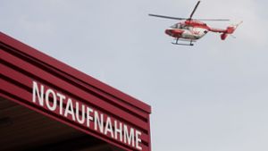 Der Schwerverletzte musste mit dem Rettungshubschrauber in eine Klinik geflogen werden (Symbolfoto). Foto: picture alliance / Julian Strate/Julian Stratenschulte