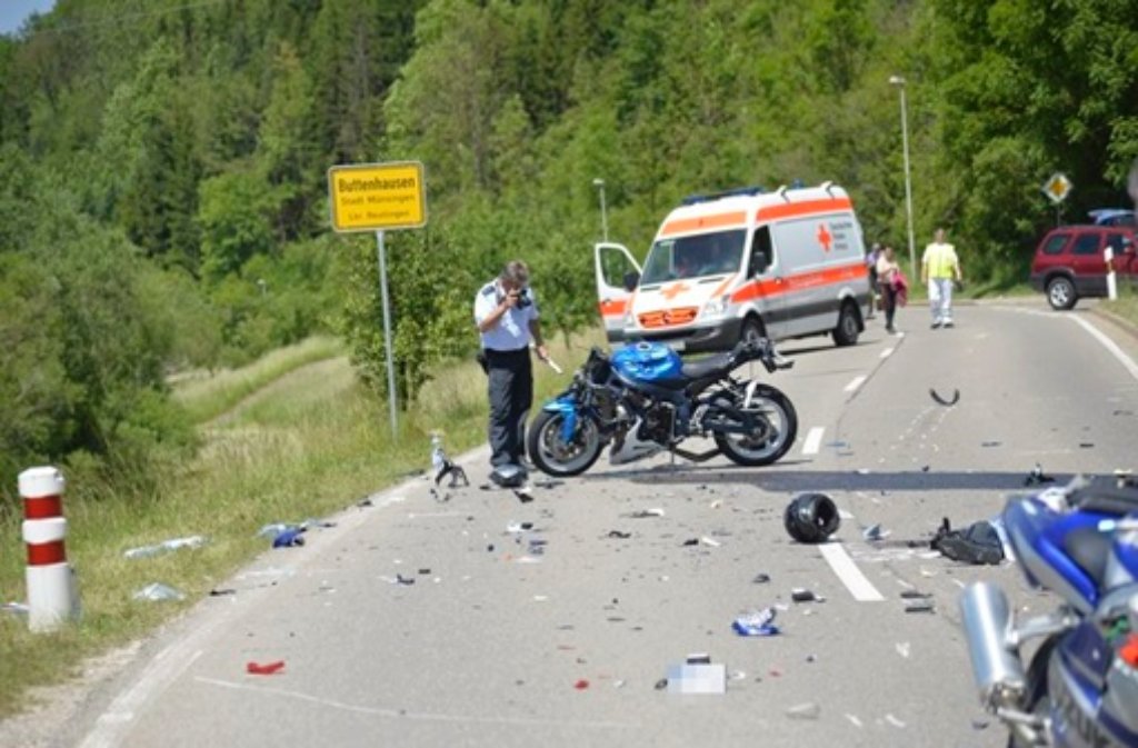 Tragischer Unglücksfall im Großen Lautertal bei Münsingen: Zwei Motorradfahrer kommen ums Leben.