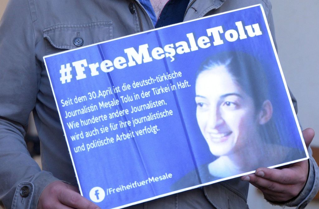 Die Unterstützung für Mesale Tolu ist groß. Ihr Vater hofft, dass sie heute aus der Haft entlassen wird.