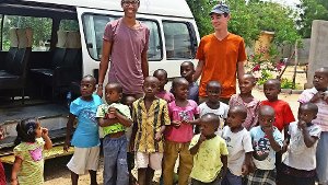 David Muth kümmert sich um Kinder in einem Heim in Afrika. Foto: David Muth