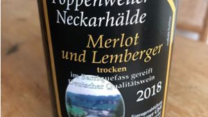 Den Neckar auf dem Etikett: Ein Besenwein der gehobenen Kategorie. Foto: Kathrin /Haasis