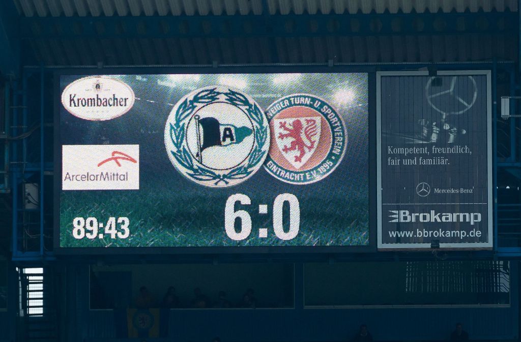 Ein deutliches Zeichen im Abstiegskampf: Arminia Bielefelds 6:0-Sieg gegen Aufstiegsaspirant Eintracht Braunschweig Foto: dpa