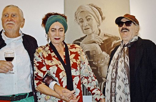 Randi Bubat  und ihr Mann Wolfgang Dauner (rechts)  vor ihrem  Porträt  von Jan Peter Tripp (links) Foto: Galerie Valentien