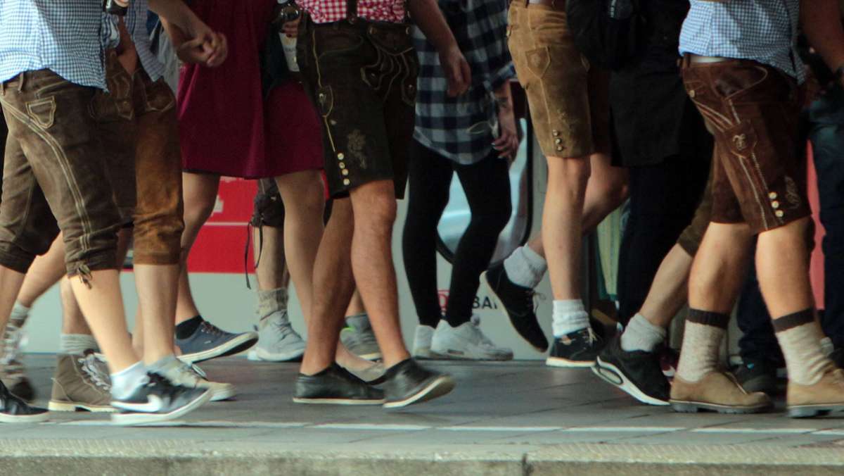 Bahnhof in Bad Cannstatt: „Besoffene im Gleis“ – Lokführer ärgert sich über Volksfest-Besucher