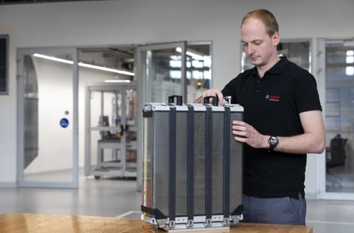 Das Herzstück der Brennstoffzelle ist der Stack (Stapel). Den entwickelt Bosch in Europa derzeit mit dem schwedischen Spezialisten Powercell zur Marktreife und fertigt ihn anschließend in Serie. Foto: Bosch