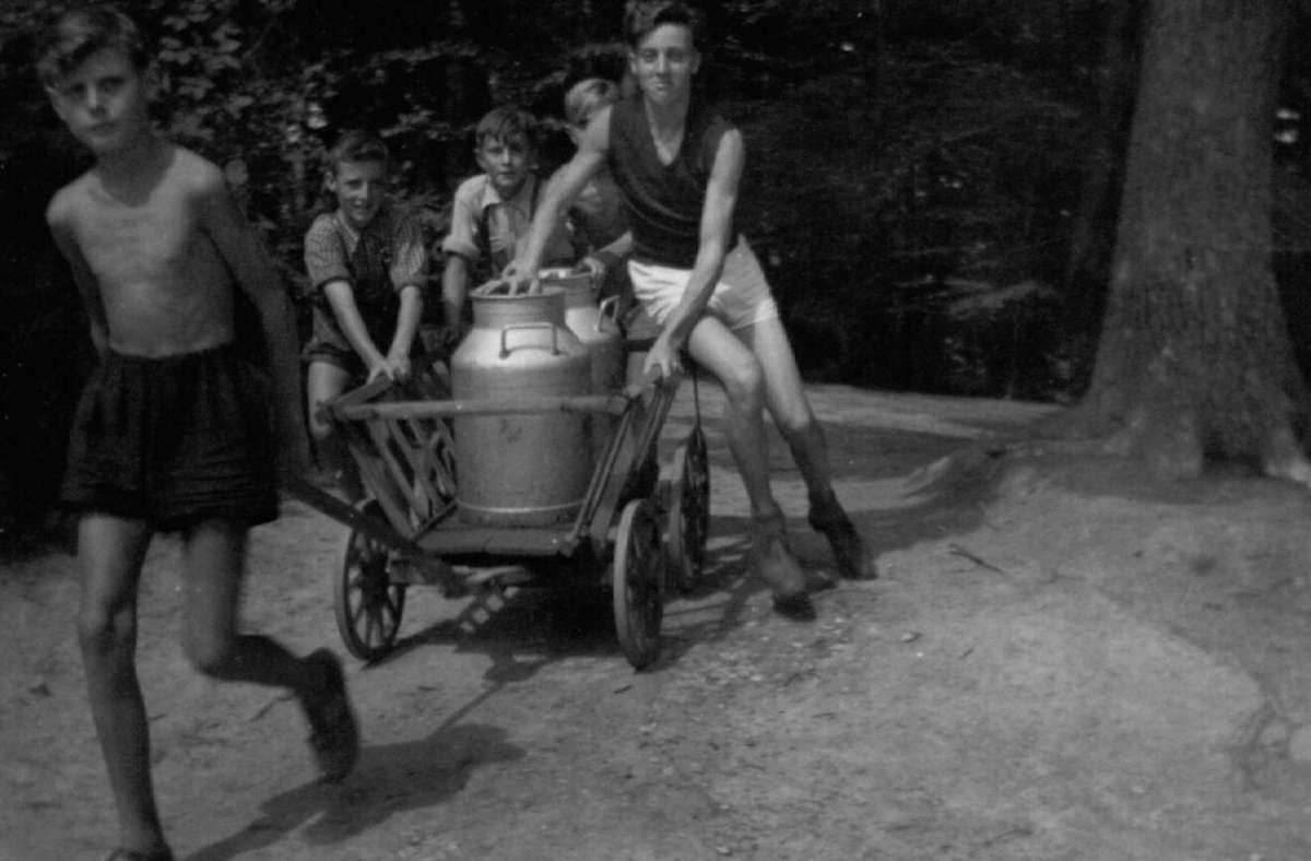 Immer im Einsatz: der Wasserwagen, hier eine Aufnahme von 1950