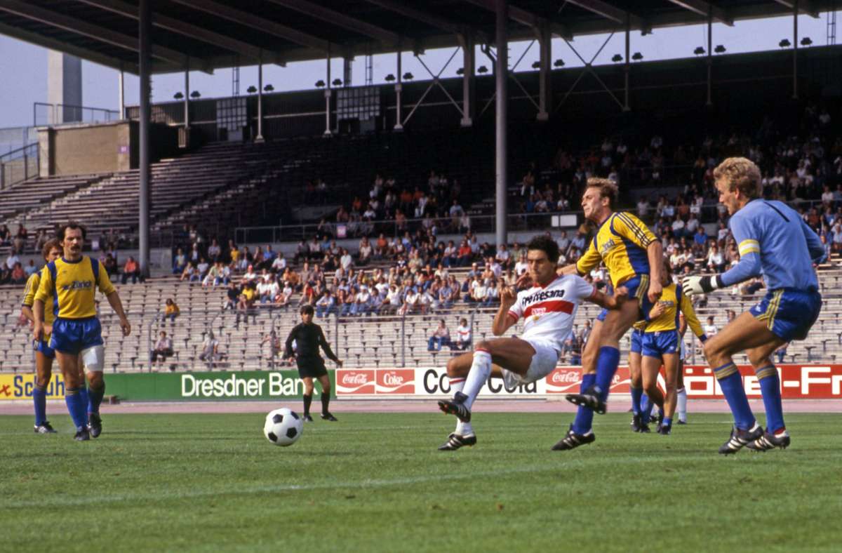 Platz 127 und damit Schlusslicht: Der Spandauer SV (hier in einem DFB-Pokal-Spiel gegen den VfB Stuttgart im Jahr 1978) bestritt 38 Spiele in der 2. Bundesliga und holte dabei gerade einmal 10 Punkte bei einem Torverhältnis von -82.